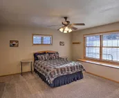 Spacious Retreat w/ Hot Tub: 15 Mi to Mt Rushmore!