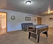 Spacious Retreat w/ Hot Tub: 15 Mi to Mt Rushmore!