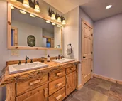 Rustic 3-Story Pittsburg Cabin w/ Lake & Mtn Views