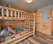 Rustic 3-Story Pittsburg Cabin w/ Lake & Mtn Views