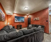 Big Sky, 6 BRs, Hot Tub, Loft, Decks, Gameroom, Sleeps 16