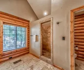 Big Sky, 6 BRs, Hot Tub, Loft, Decks, Gameroom, Sleeps 16
