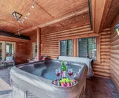 Big Sky, 6 BRs, Hot Tub, Loft, Decks, Gameroom, Sleeps 16