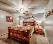 Big Sky, 6 BRs, Hot Tub, Loft, Decks, Gameroom, Sleeps 16