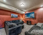 Big Sky, 6 BRs, Hot Tub, Loft, Decks, Gameroom, Sleeps 16