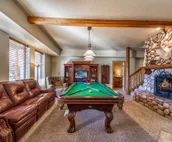 Big Sky, 6 BRs, Hot Tub, Loft, Decks, Gameroom, Sleeps 16