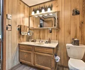 'Bear Den' Rustic Mountain Getaway with Game Room!