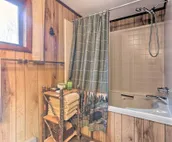 'Bear Den' Rustic Mountain Getaway with Game Room!