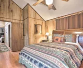 'Bear Den' Rustic Mountain Getaway with Game Room!