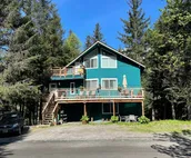 Stellar Blue Chalet - Sleeps 6+. Pets on approval.  Near Alyeska Ski Resort
