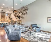 Kansas Hunting Lodge: Pets & Large Groups Welcome!