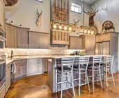 Kansas Hunting Lodge: Pets & Large Groups Welcome!