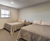 Kansas Hunting Lodge: Pets & Large Groups Welcome!