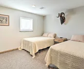 Kansas Hunting Lodge: Pets & Large Groups Welcome!