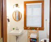 Beautiful and Historic Log Cabin: cozy, quiet, huge hot tub! Quiet getaway!