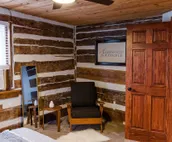 Beautiful and Historic Log Cabin: cozy, quiet, huge hot tub! Quiet getaway!