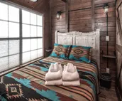 Midtown Riverfront Complex | Hot Tubs, Fireplace!