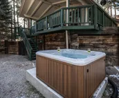 Midtown Riverfront Complex | Hot Tubs, Fireplace!