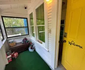 The Bluebird Cottage Style Cabin with Hot Tub