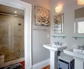 3 Bedroom Penthouse Blocks from the River