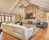 Upscale Home w/ Seasonal Pool Near Historic Rte 66