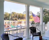 Harbor Oaks Haven: Walk to Front Beach & Downtown!
