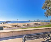 Harbor Oaks Haven: Walk to Front Beach & Downtown!