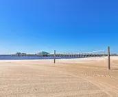 Harbor Oaks Haven: Walk to Front Beach & Downtown!