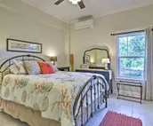 Harbor Oaks Haven: Walk to Front Beach & Downtown!