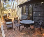 Wooded 1.5 Acre Log Cabin n House: WIFI, Cable, Hot Tub; Pool Table; Game Room