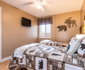 ⭐Cabin Style Mountaintop Views - Indoor/Outdoor Pool - HotTub - WiFi - Sleeps 6⭐