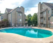 ⭐Cabin Style Mountaintop Views - Indoor/Outdoor Pool - HotTub - WiFi - Sleeps 6⭐