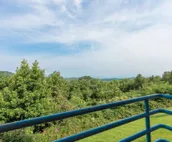 ⭐Cabin Style Mountaintop Views - Indoor/Outdoor Pool - HotTub - WiFi - Sleeps 6⭐