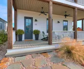 Carlton Landing! Spacious cottage with second story view of Lake Eufaula!