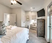 Carlton Landing! Spacious cottage with second story view of Lake Eufaula!