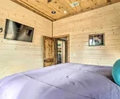 Rustic Pet-Friendly Cabin, 5 Mi to Broken Bow Lake
