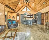 Rustic Pet-Friendly Cabin, 5 Mi to Broken Bow Lake