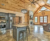 Rustic Pet-Friendly Cabin, 5 Mi to Broken Bow Lake
