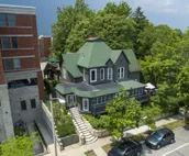 Luxury vacation rental in the heart of Bloomington and the IU campus