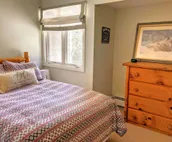 R22 Upscale rustic Bretton Woods condo in unbeatable Ski-In Ski- Outlocation....