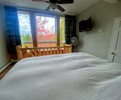 R22 Upscale rustic Bretton Woods condo in unbeatable Ski-In Ski- Outlocation....