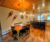 R22 Upscale rustic Bretton Woods condo in unbeatable Ski-In Ski- Outlocation....