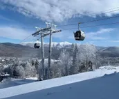 R22 Upscale rustic Bretton Woods condo in unbeatable Ski-In Ski- Outlocation....
