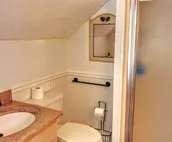 R22 Upscale rustic Bretton Woods condo in unbeatable Ski-In Ski- Outlocation....