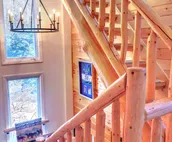R22 Upscale rustic Bretton Woods condo in unbeatable Ski-In Ski- Outlocation....
