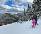 R22 Upscale rustic Bretton Woods condo in unbeatable Ski-In Ski- Outlocation....