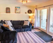 R22 Upscale rustic Bretton Woods condo in unbeatable Ski-In Ski- Outlocation....