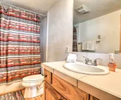 Jackson Condo w/ Fireplace < Half Mi to Snow King!