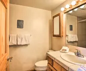 Jackson Condo w/ Fireplace < Half Mi to Snow King!