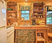 Cozy Davis Cabin w/ Deck - Nestled by Honey Creek!